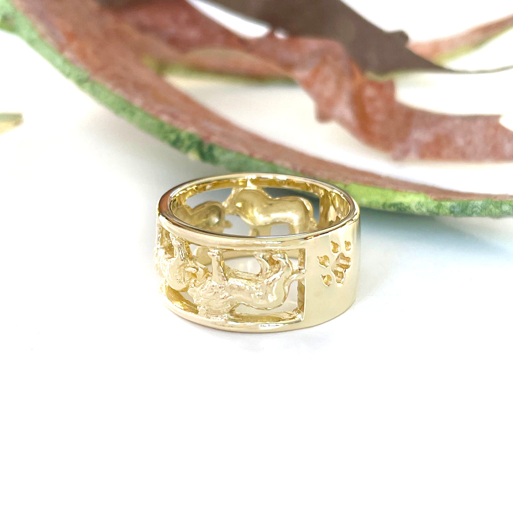 Double Facing Lions Yellow Gold Ring