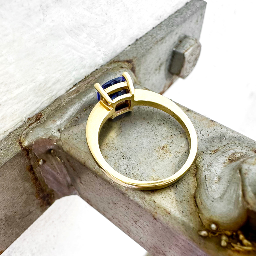 Elegant Solitaire Single Claw Cushion Cut Tanzanite Yellow Gold Ring