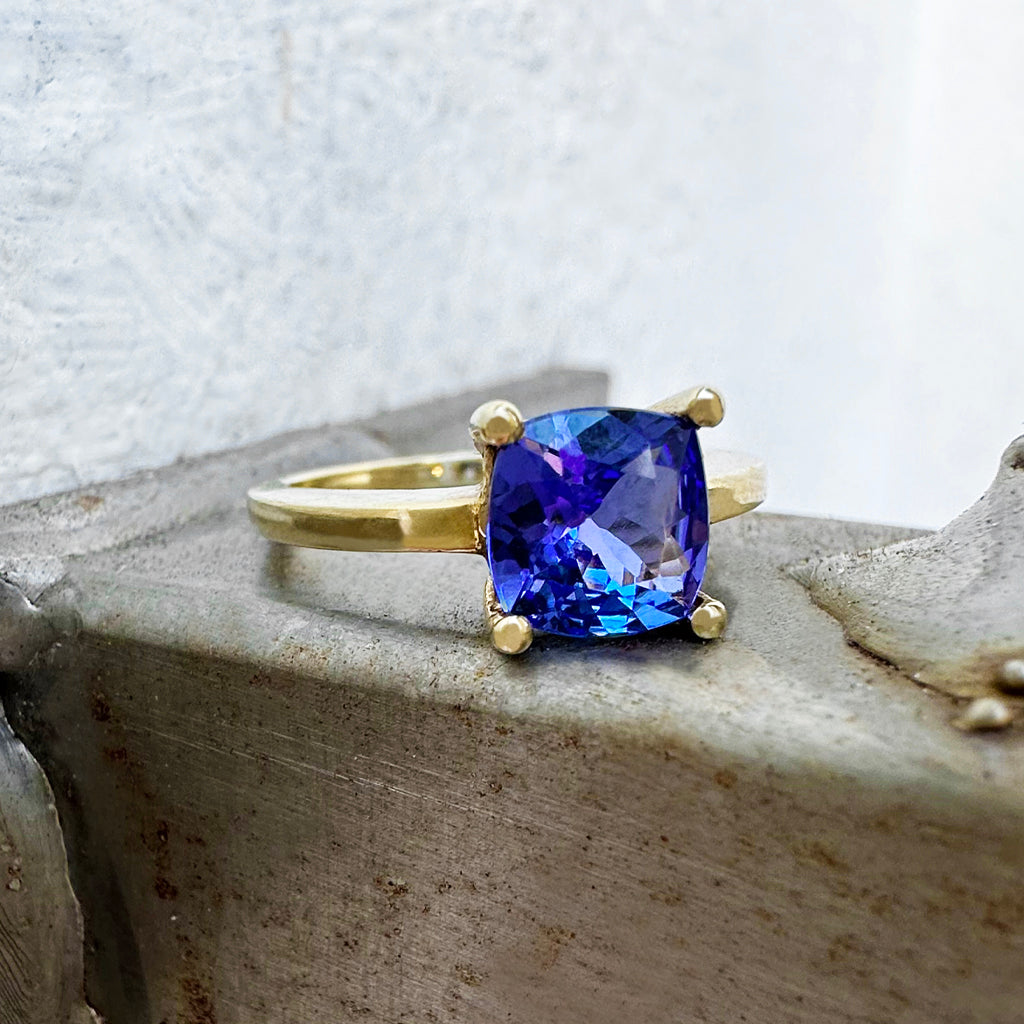 Elegant Solitaire Single Claw Cushion Cut Tanzanite Yellow Gold Ring