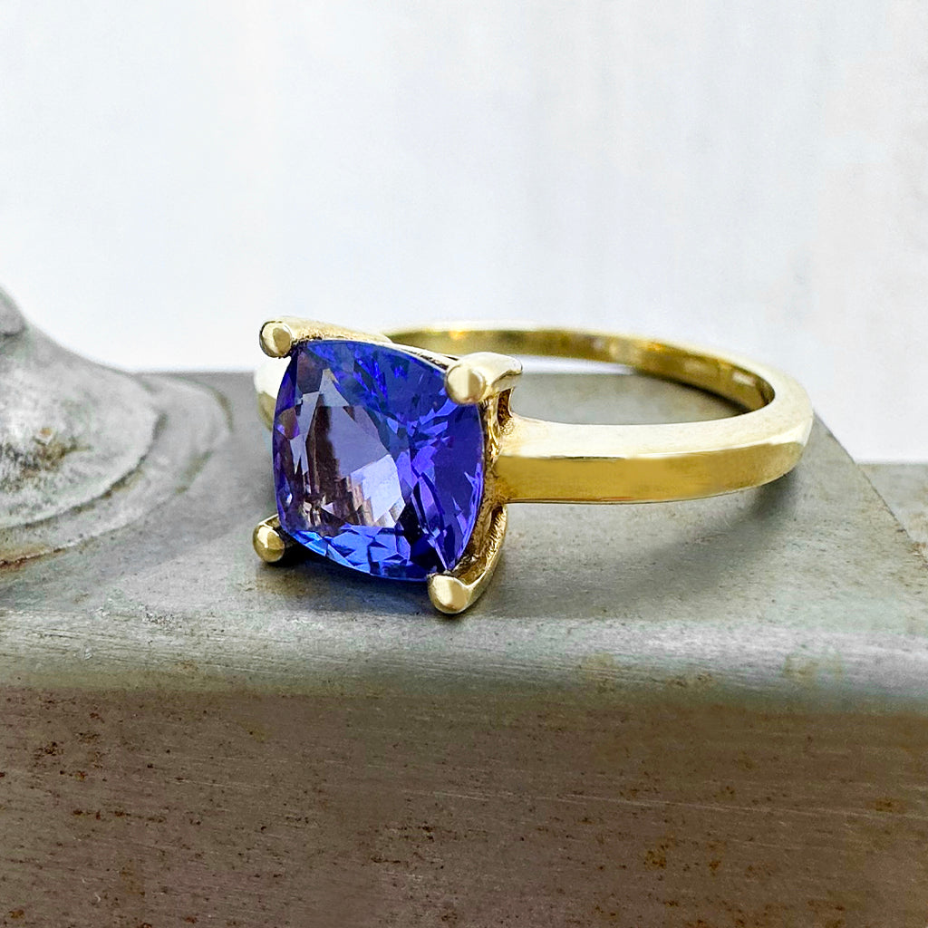 Elegant Solitaire Single Claw Cushion Cut Tanzanite Yellow Gold Ring