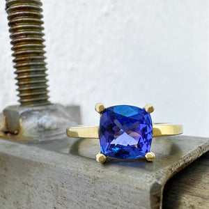 Elegant Solitaire Single Claw Cushion Cut Tanzanite Yellow Gold Ring