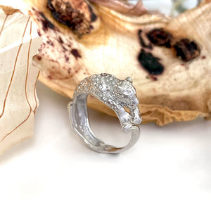 Lounging Tree Leopard White Gold Ring