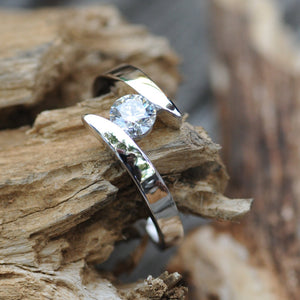 Twisted Shoulder Diamond Ring