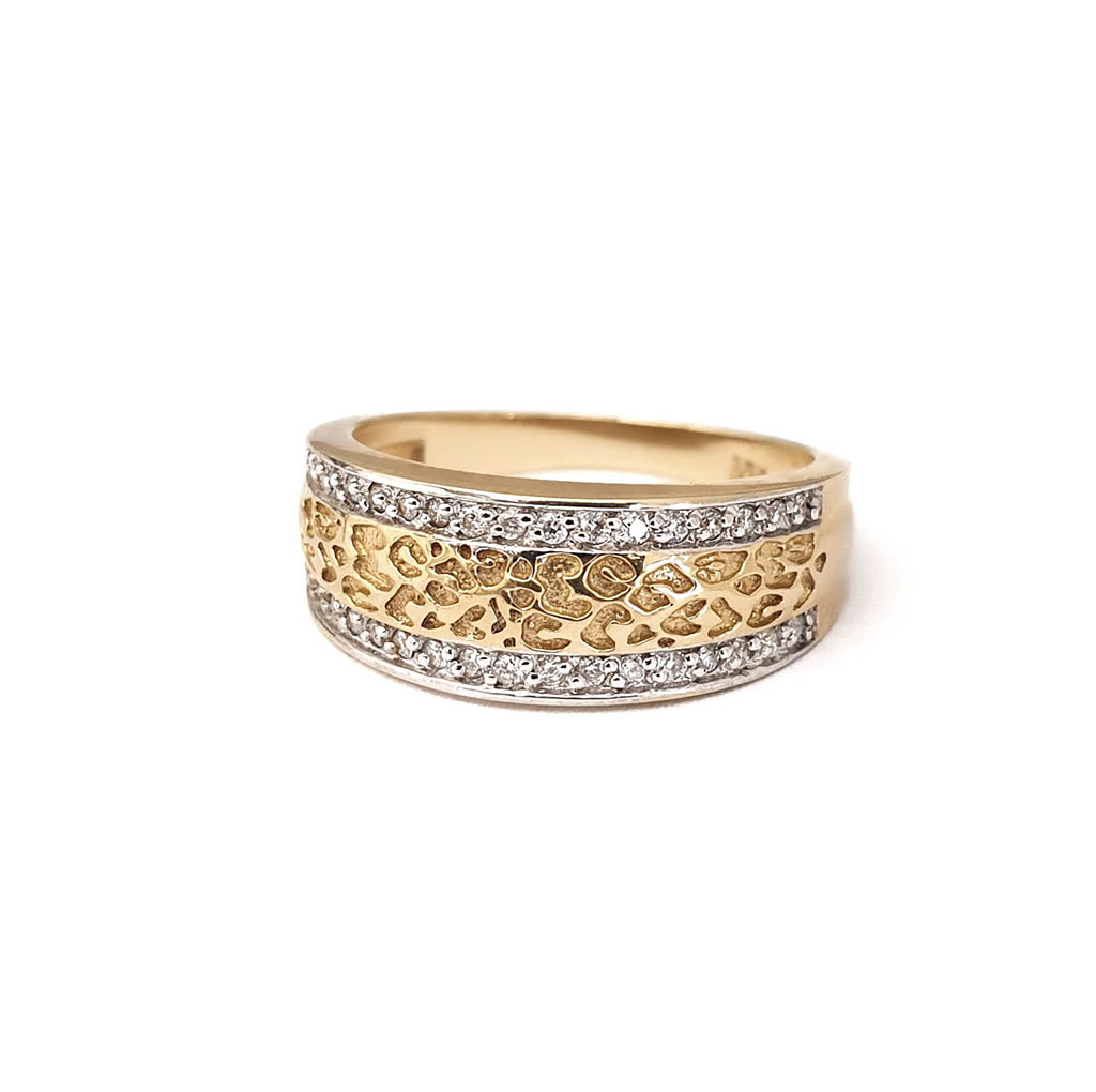 Animal track with diamond detail ring