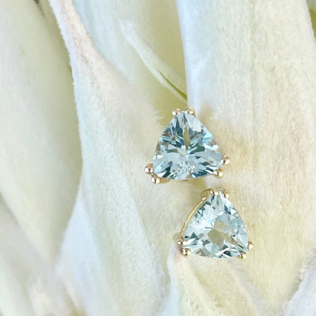 Aquamarine Double Claw Yellow Gold Trilliant Cut Studs