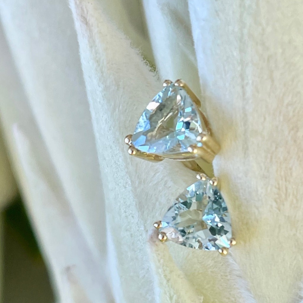  Aquamarine Double Claw Yellow Gold Trilliant Cut Studs