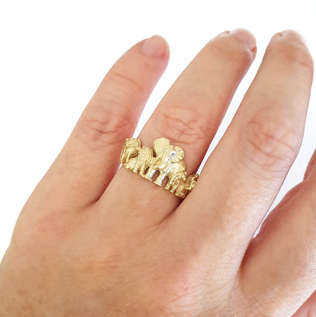 Big 5 Relief Yellow Gold Ring