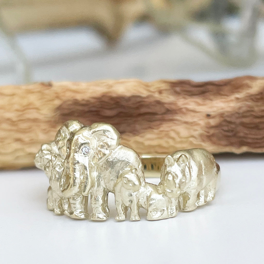 Big 5 Relief Yellow Gold Ring