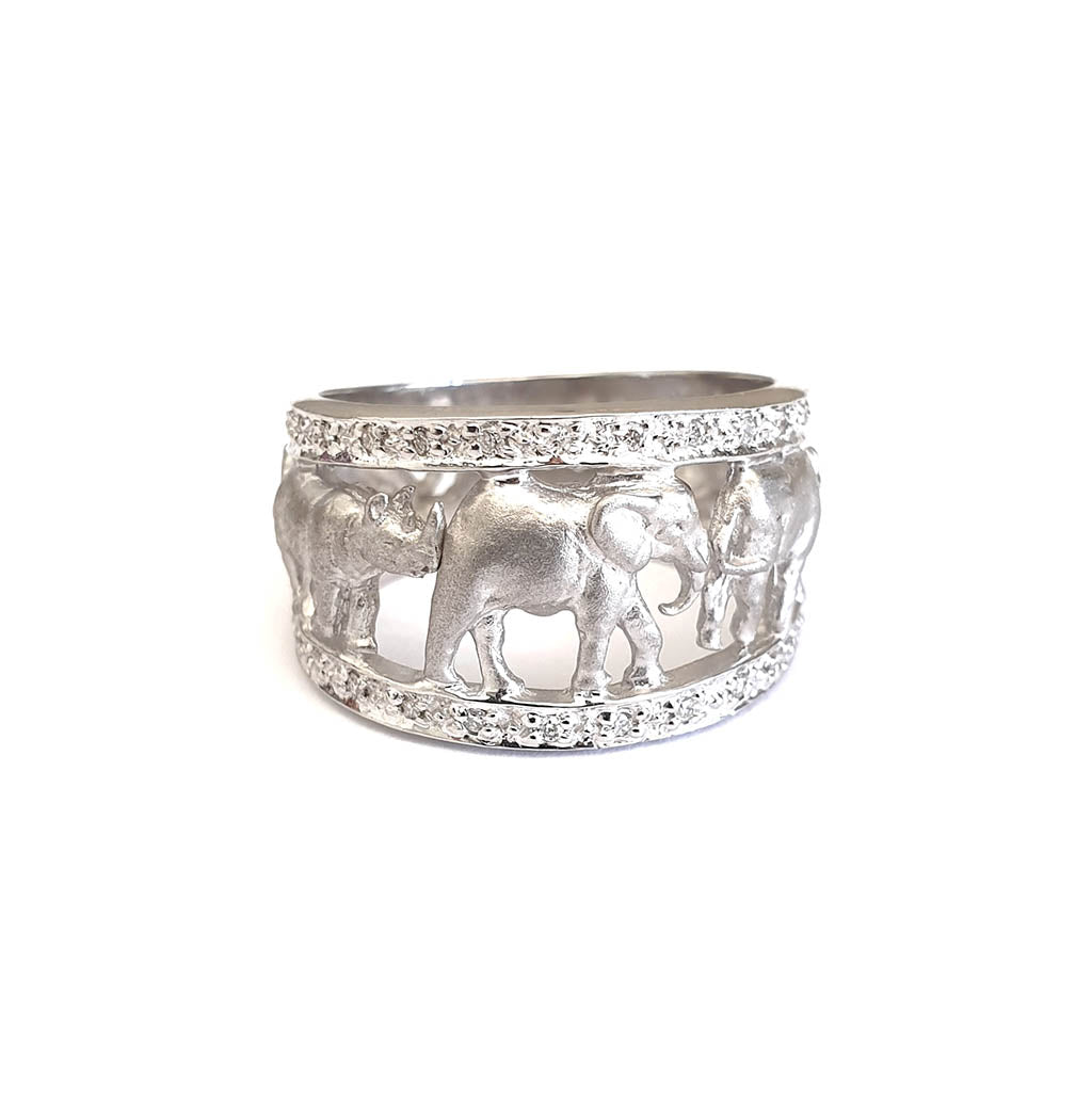 Big 5 White Gold Relief Ring with White Diamond Borders