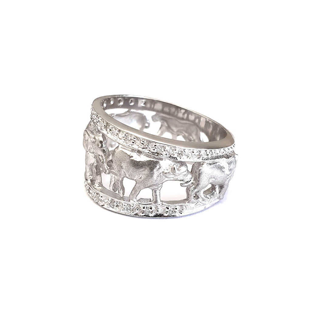 Big 5 White Gold Relief Ring with White Diamond Borders