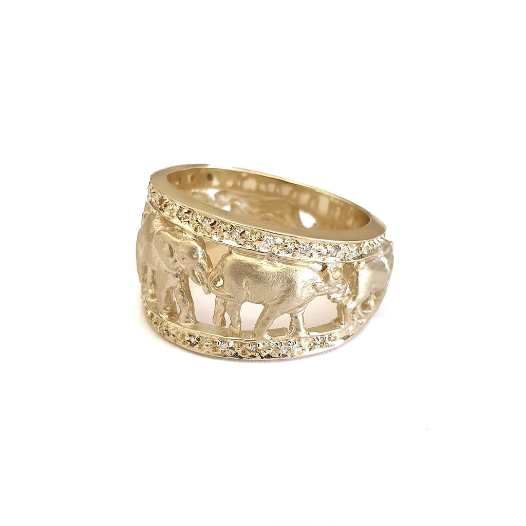 Big 5 Yellow Gold Relief Ring with White Diamond Borders
