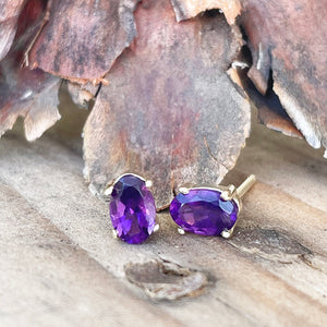 Classic Four Claw Yellow Gold Oval Amethyst Studs