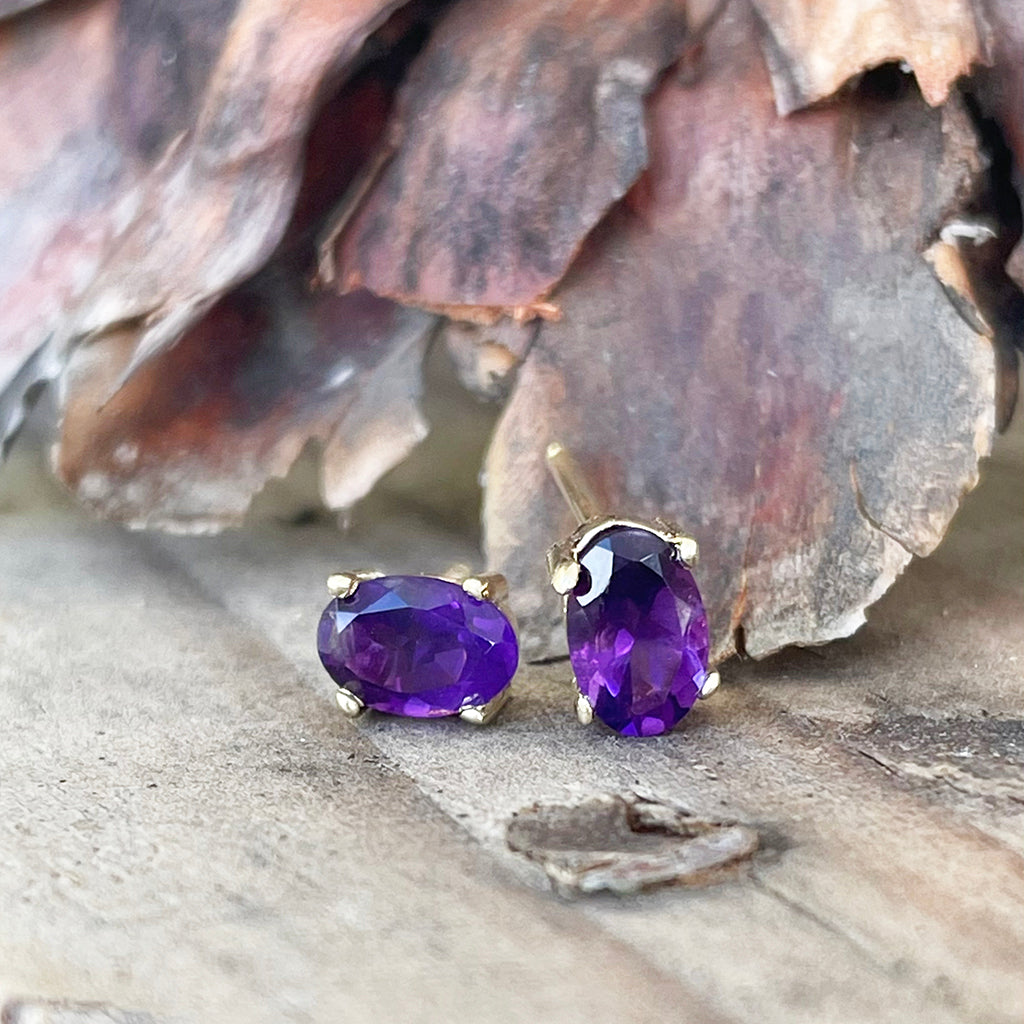 Classic Four Claw Yellow Gold Oval Amethyst Studs