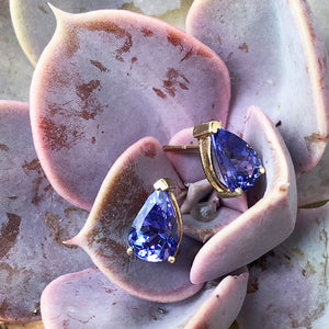 Classic Solitaire Pear Cut Tanzanite Yellow Gold Studs