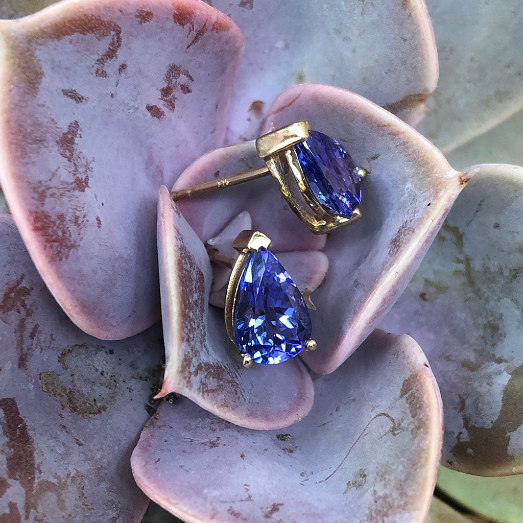 Classic Solitaire Pear Cut Tanzanite Yellow Gold Studs