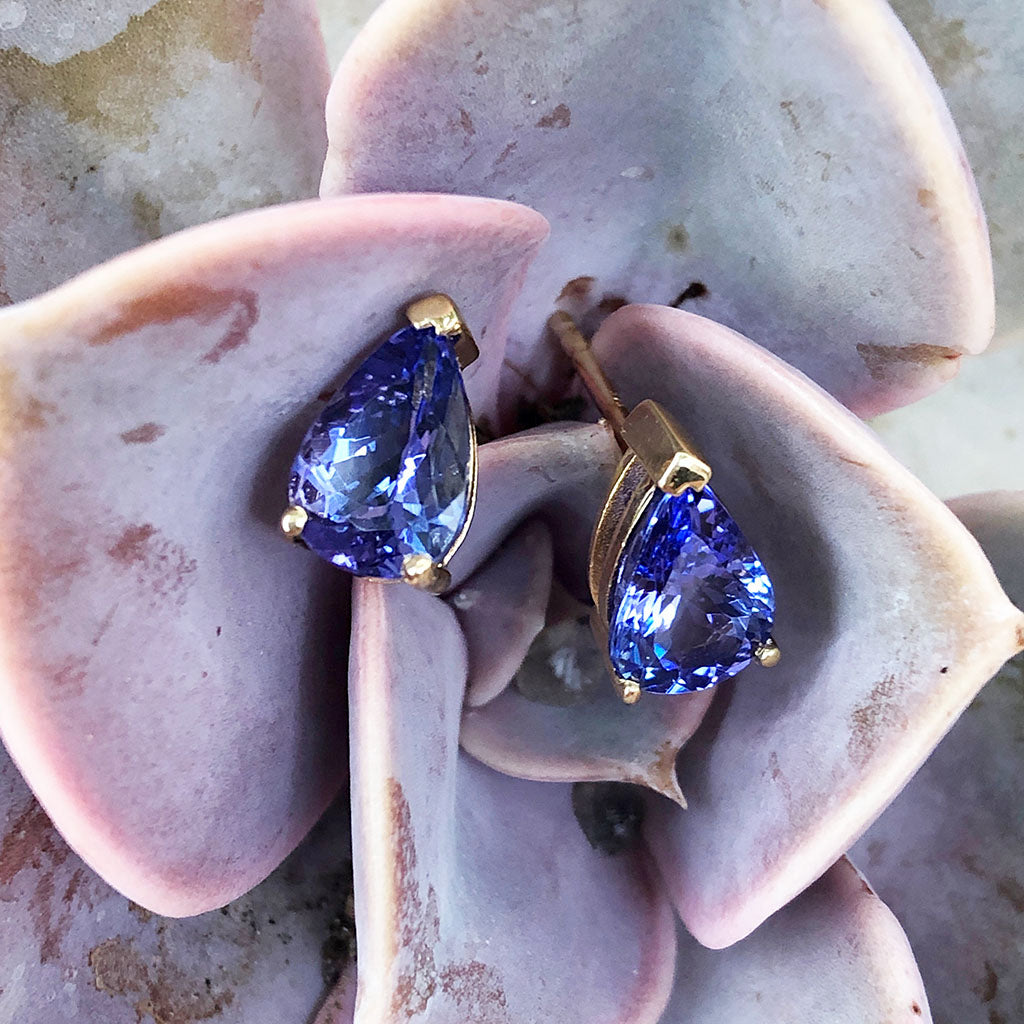 Classic Solitaire Pear Cut Tanzanite Yellow Gold Studs