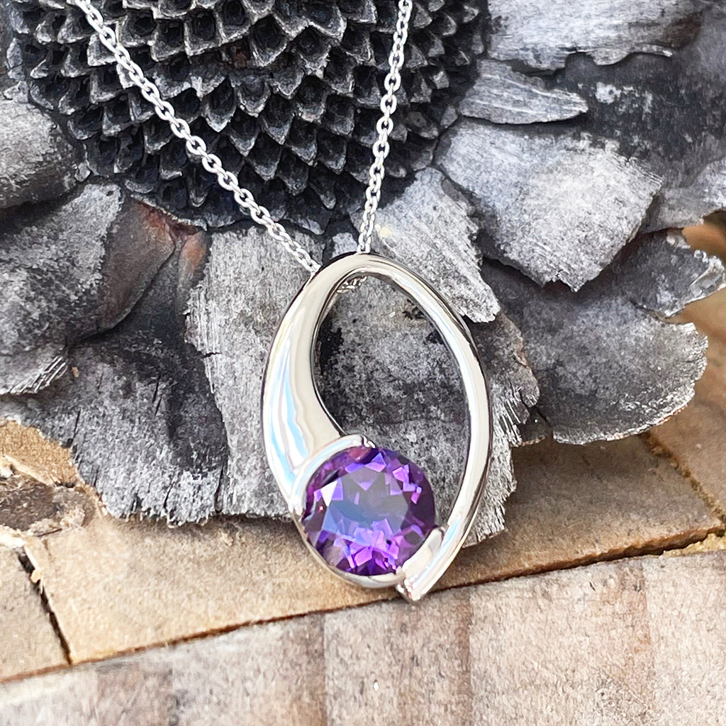 Curvaceous Round Amethyst White Gold Pendant and Chain