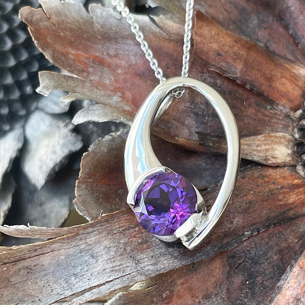 Curvaceous Round Amethyst White Gold Pendant and Chain