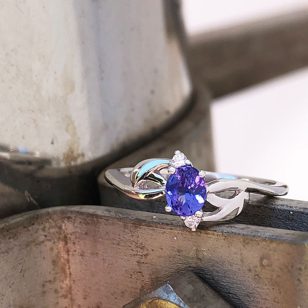 Decorative White Gold Tanzanite and Diamond Ring