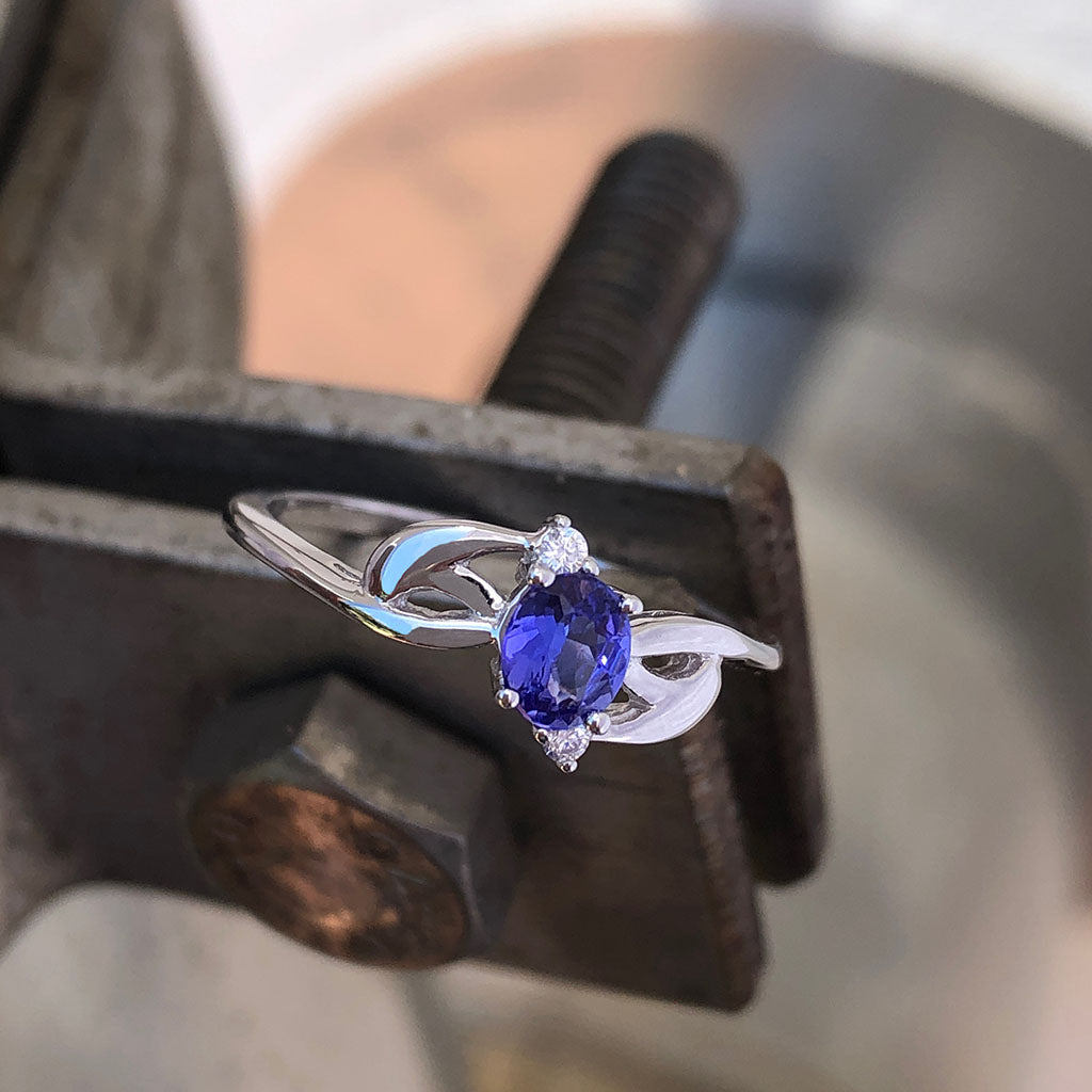 Decorative White Gold Tanzanite and Diamond Ring