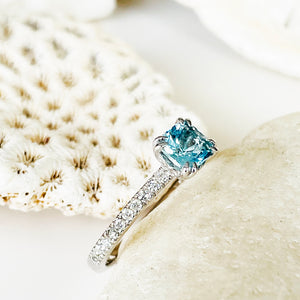 Delicious Double Claw Aquamarine and Diamond Band Ring