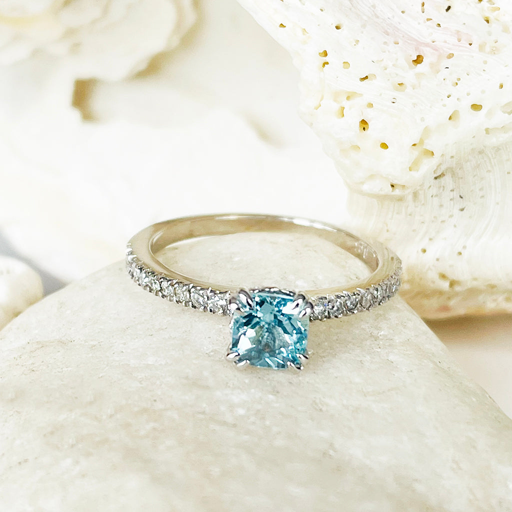 Delicious Double Claw Aquamarine and Diamond Band Ring