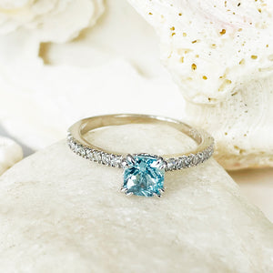 Delicious Double Claw Aquamarine and Diamond Band Ring