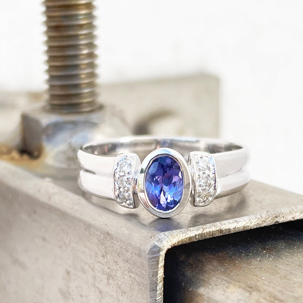 Get the Perfect Men's Tanzanite Rings | GLAMIRA.in