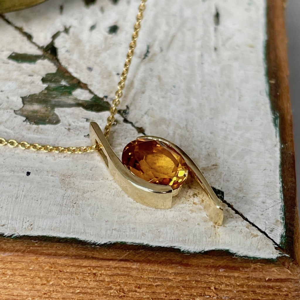 Dynamic yellow Gold Twisted Oval Cut Citrine Pendant