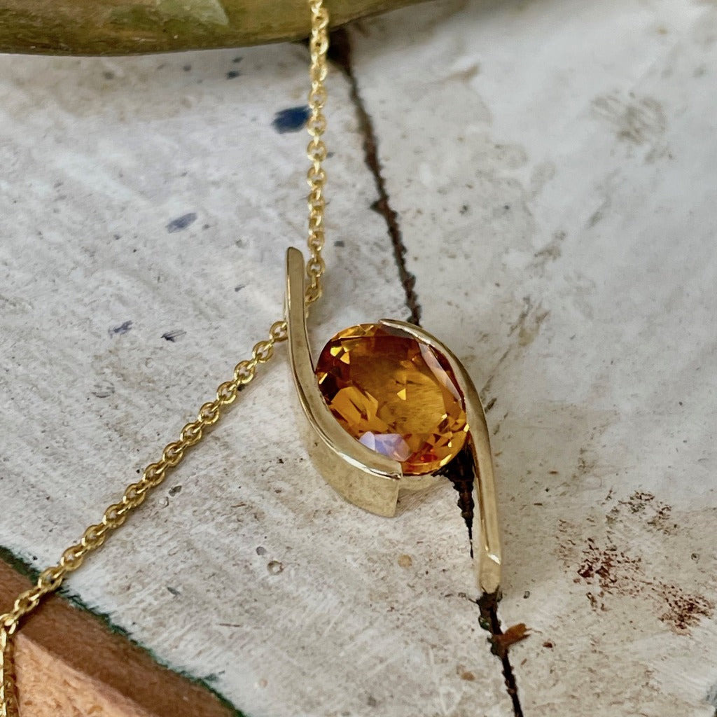 Dynamic yellow Gold Twisted Oval Cut Citrine Pendant