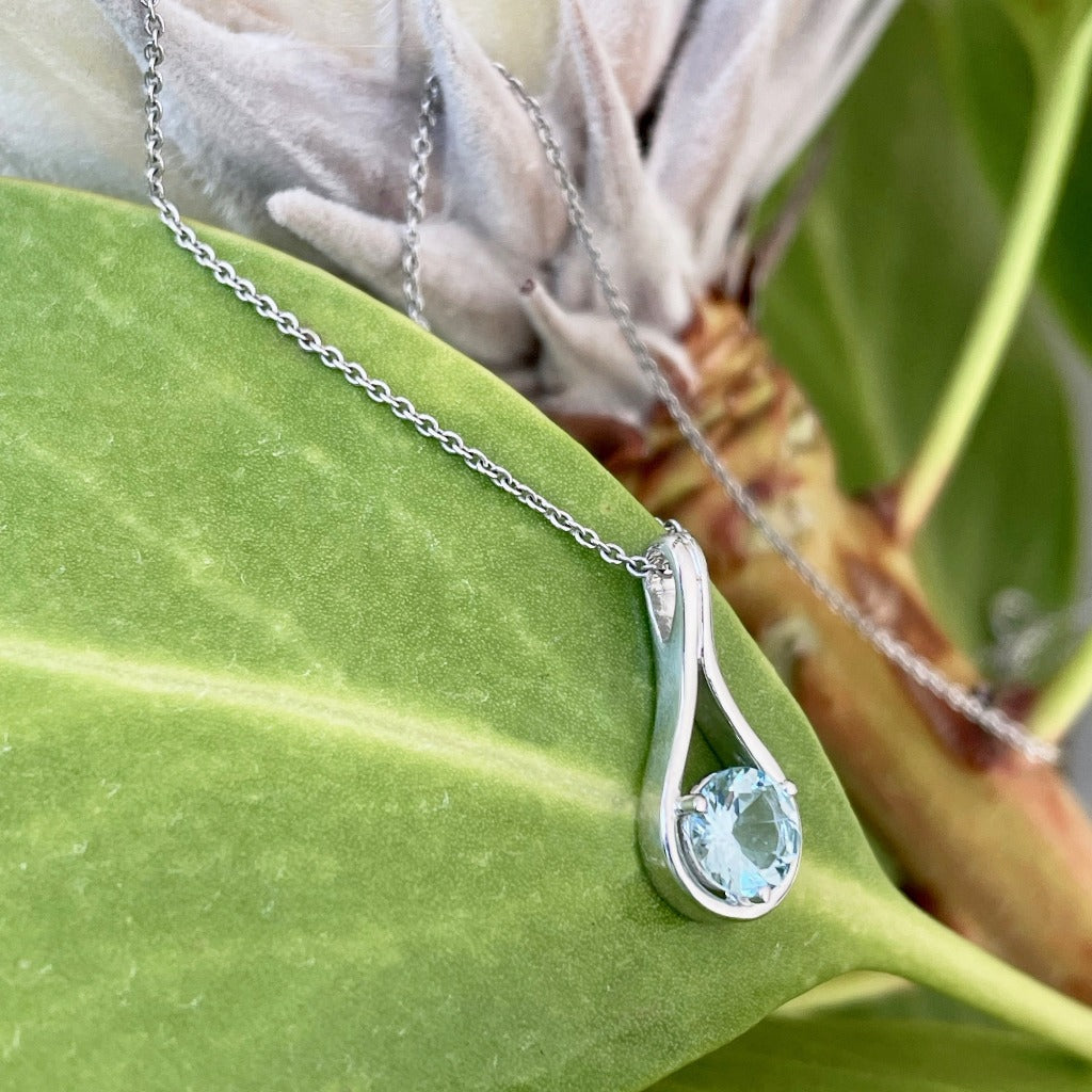 Elegant Double Line Bale Aquamarine Pendant