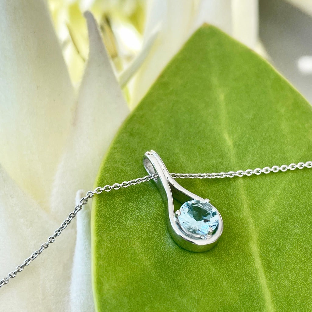 Elegant Double Line Bale Aquamarine Pendant