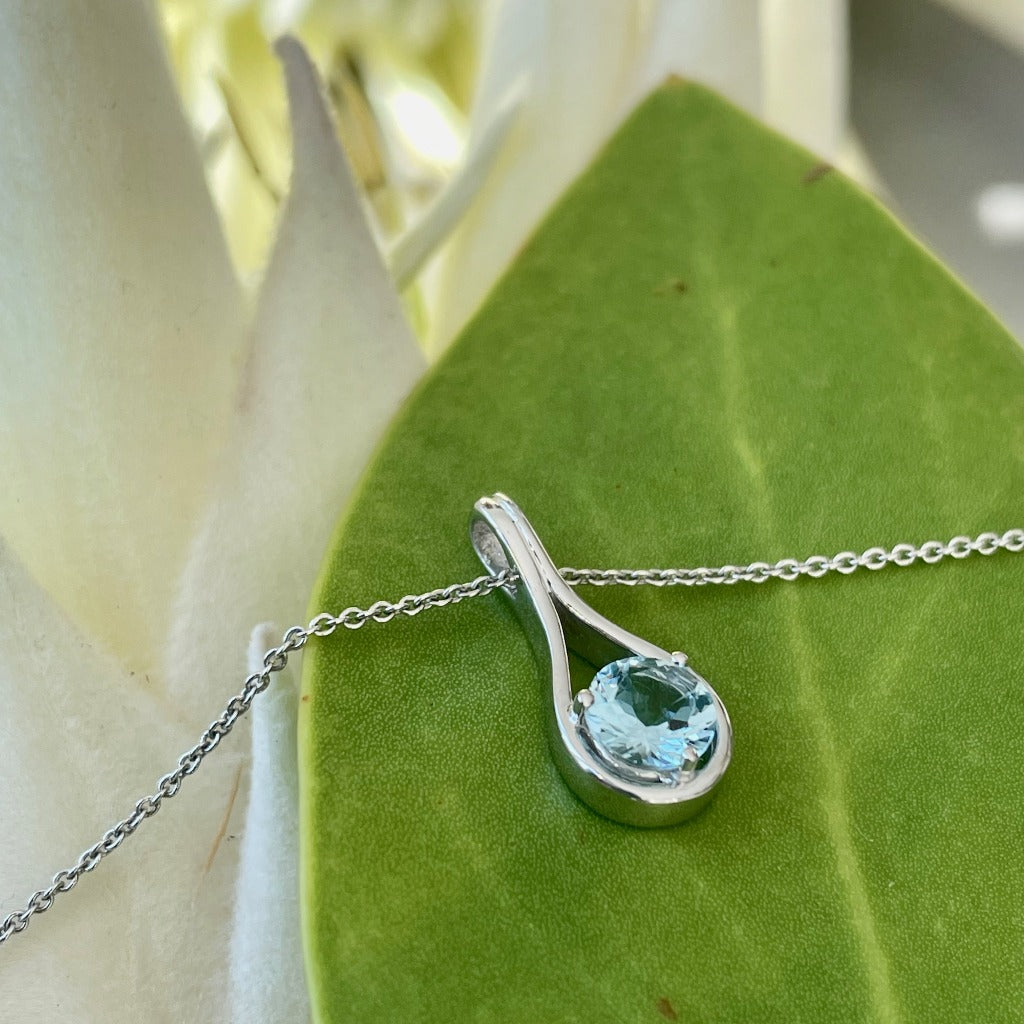 Elegant Double Line Bale Aquamarine Pendant