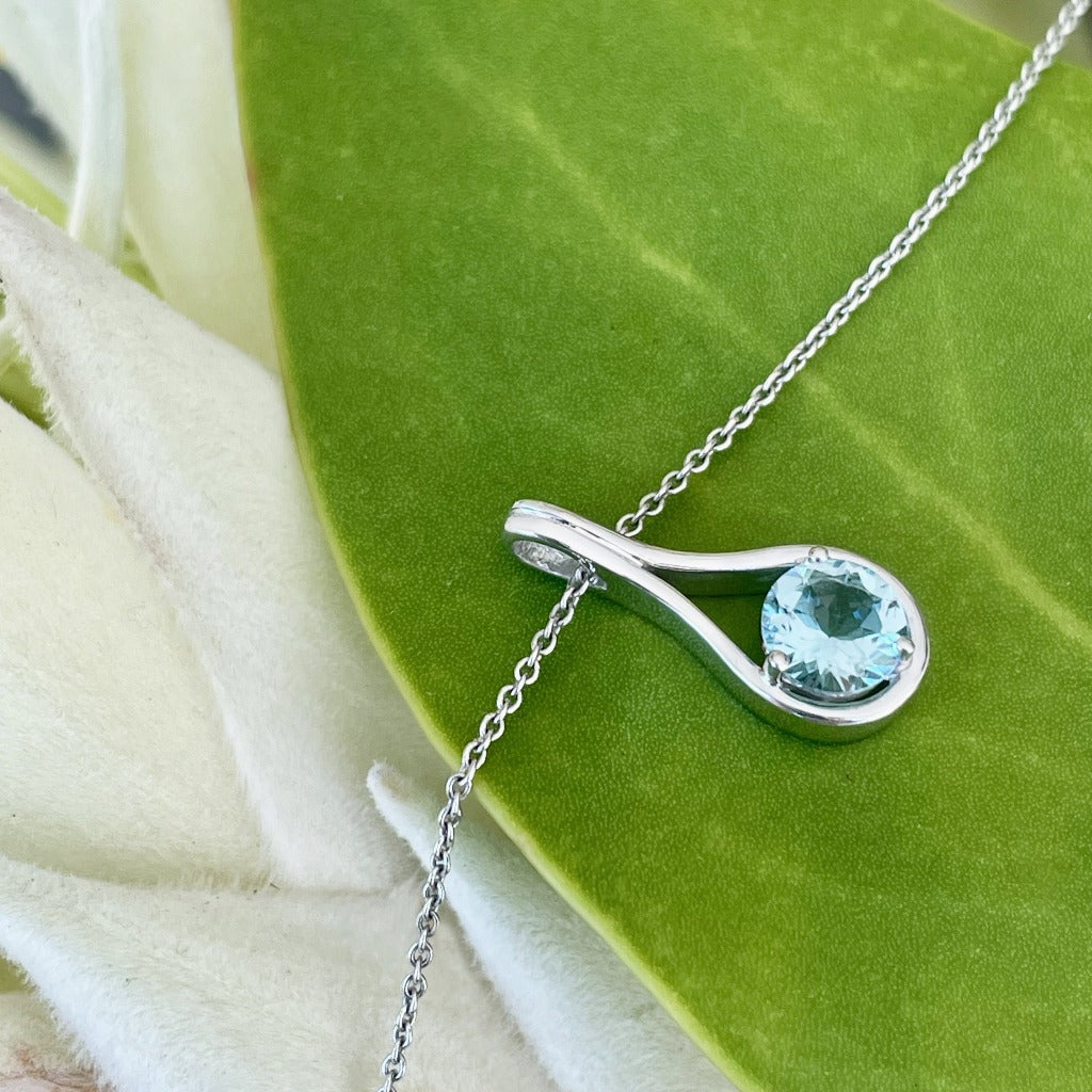 Elegant Double Line Bale Aquamarine Pendant