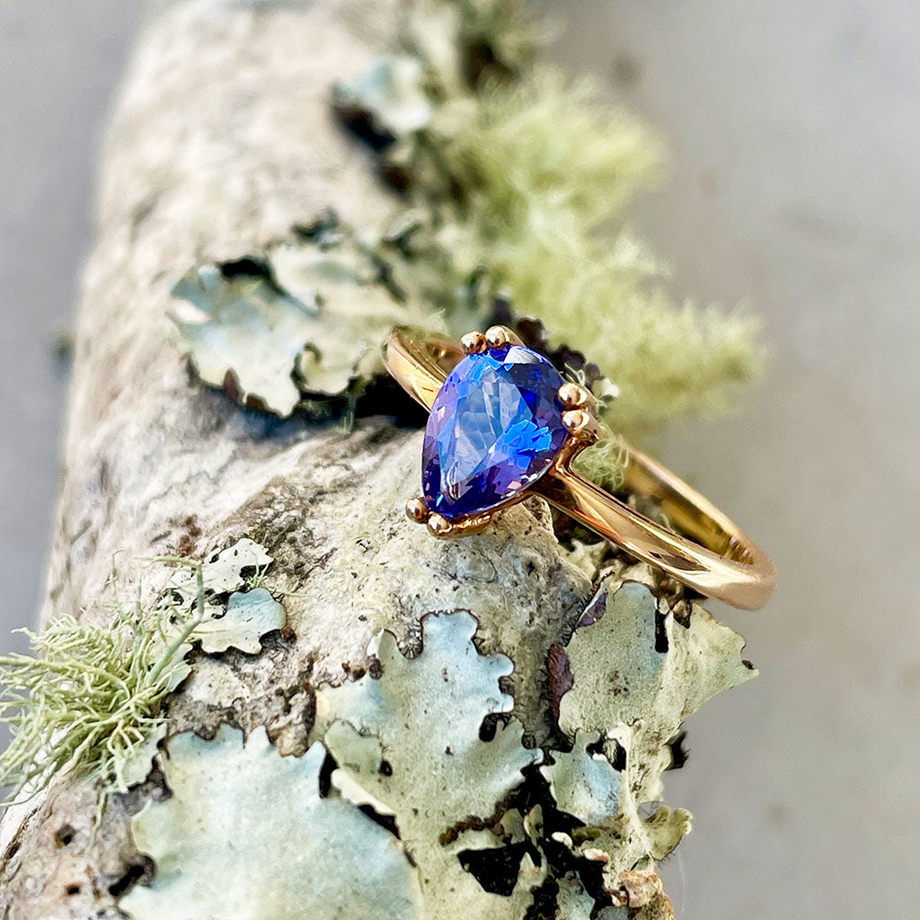 https://afrogem-jewellers.myshopify.com/admin/products/6947286417558Elegant Solitaire Double Claw Pear Tanzanite Ring