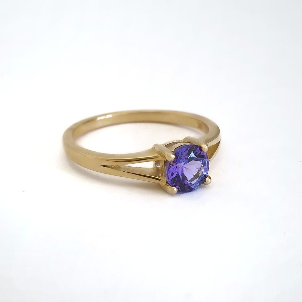 Elegant Split Shoulder Round Cut Tanzanite Yellow Gold Ring