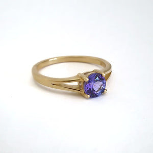 Elegant Split Shoulder Round Cut Tanzanite Yellow Gold Ring