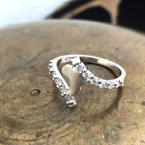 Elegant Twist Africa White Gold Diamond Ring