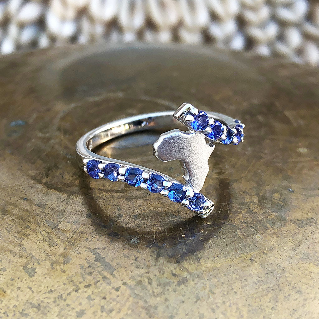 Elegant Twist Africa White Gold Tanzanite Ring