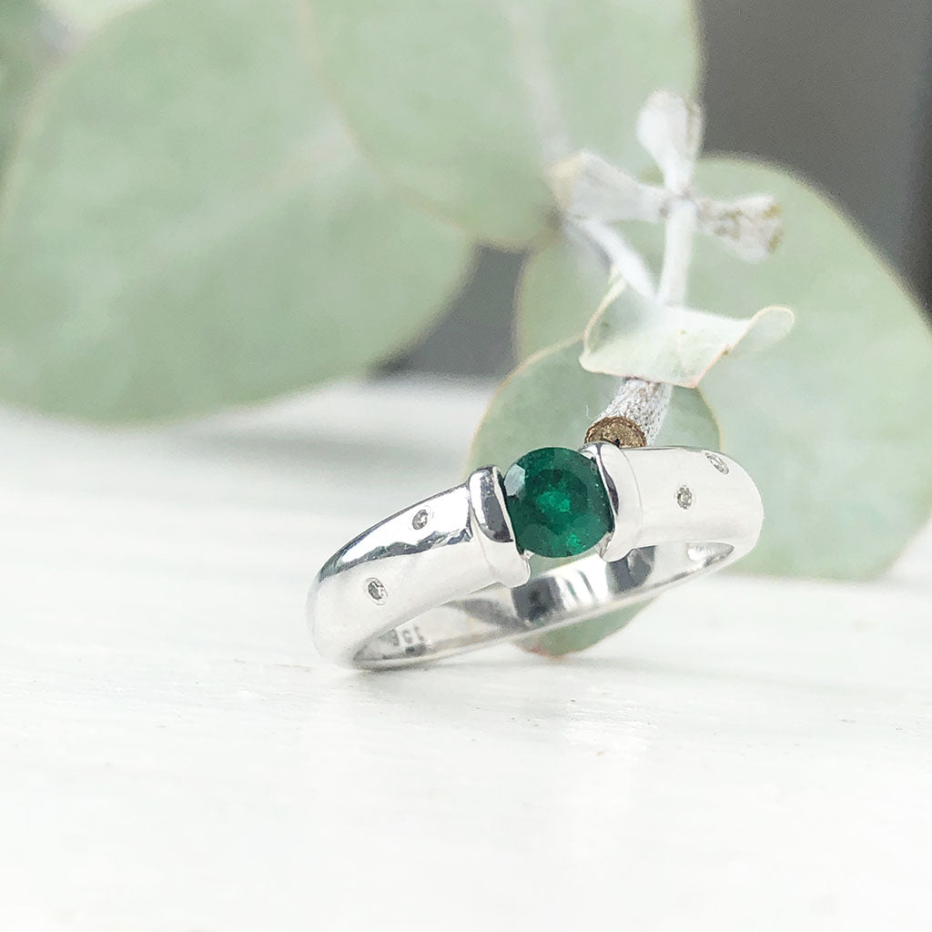 Emerald And Diamond Sprinkled Shoulder Ring
