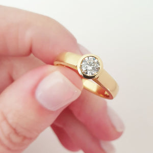 Handcrafted Solitaire Yellow Gold Diamond Side Shoulder Split Ring