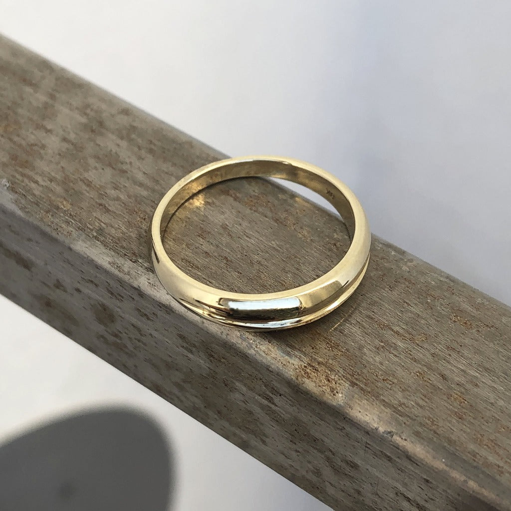 Tapered 9ct Yellow Gold Band with Groove Accent