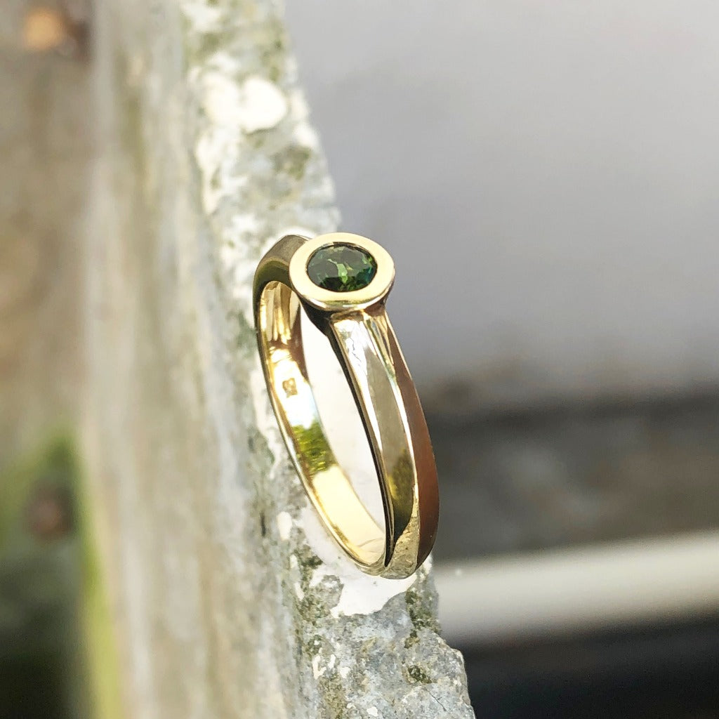 Solid Yellow Gold And Round Cut Green Tourmaline Ring