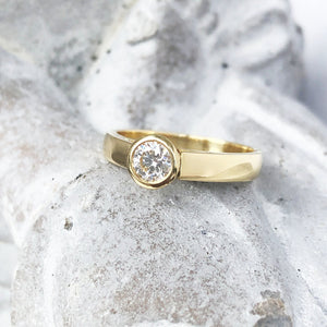 Handcrafted Solitaire Yellow Gold Diamond Side Shoulder Split Ring