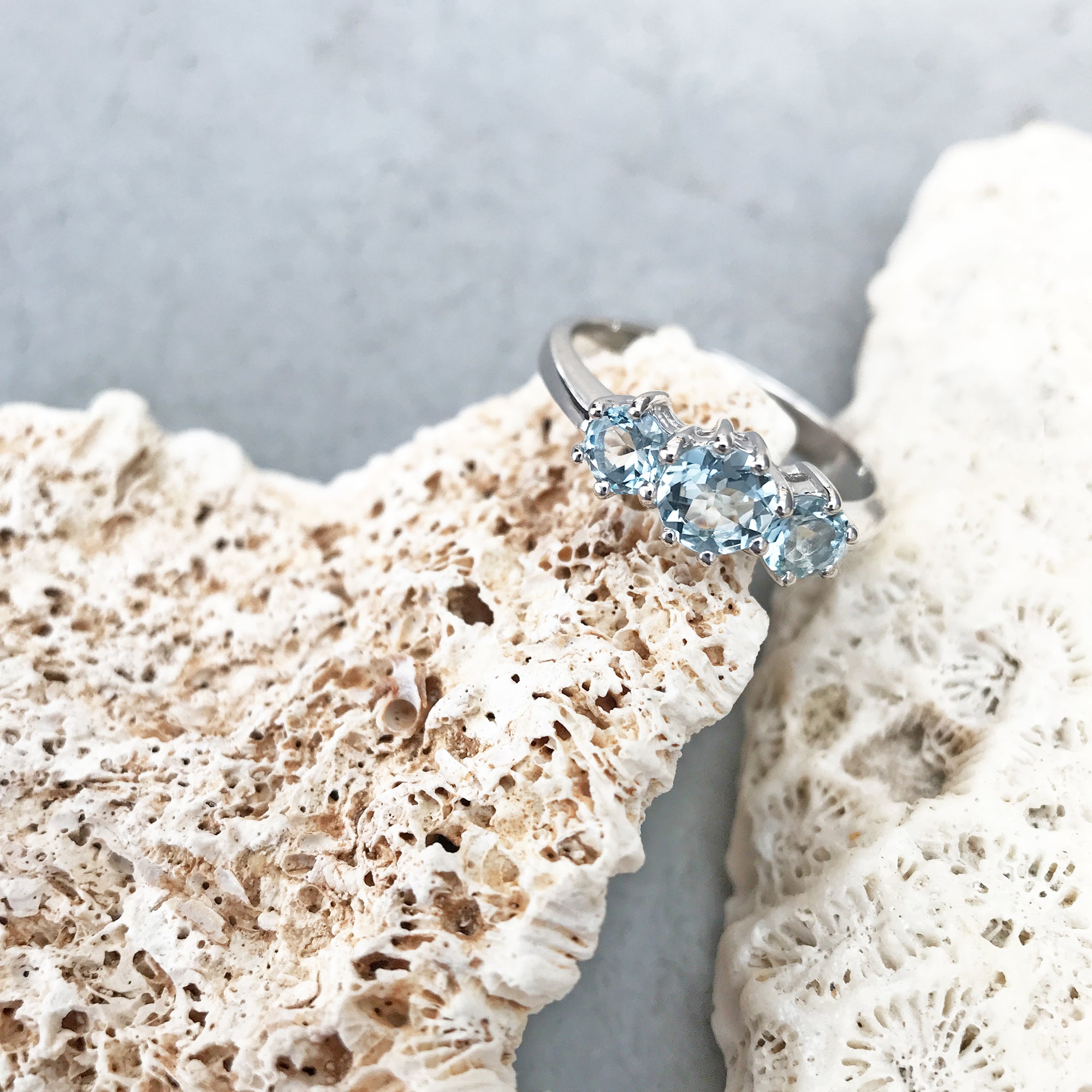 Three stone aquamarine best sale ring