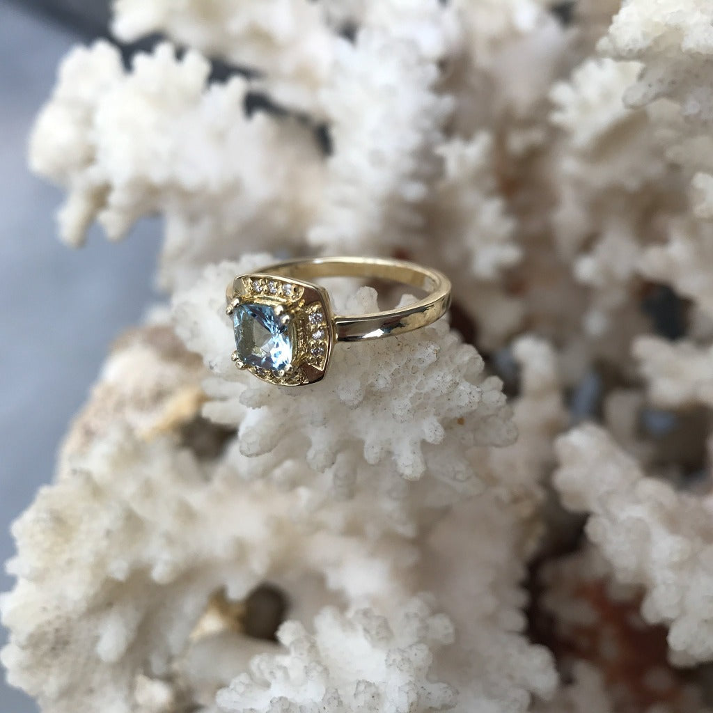 Cushion Cut Aquamarine, Diamond and Gold Ring