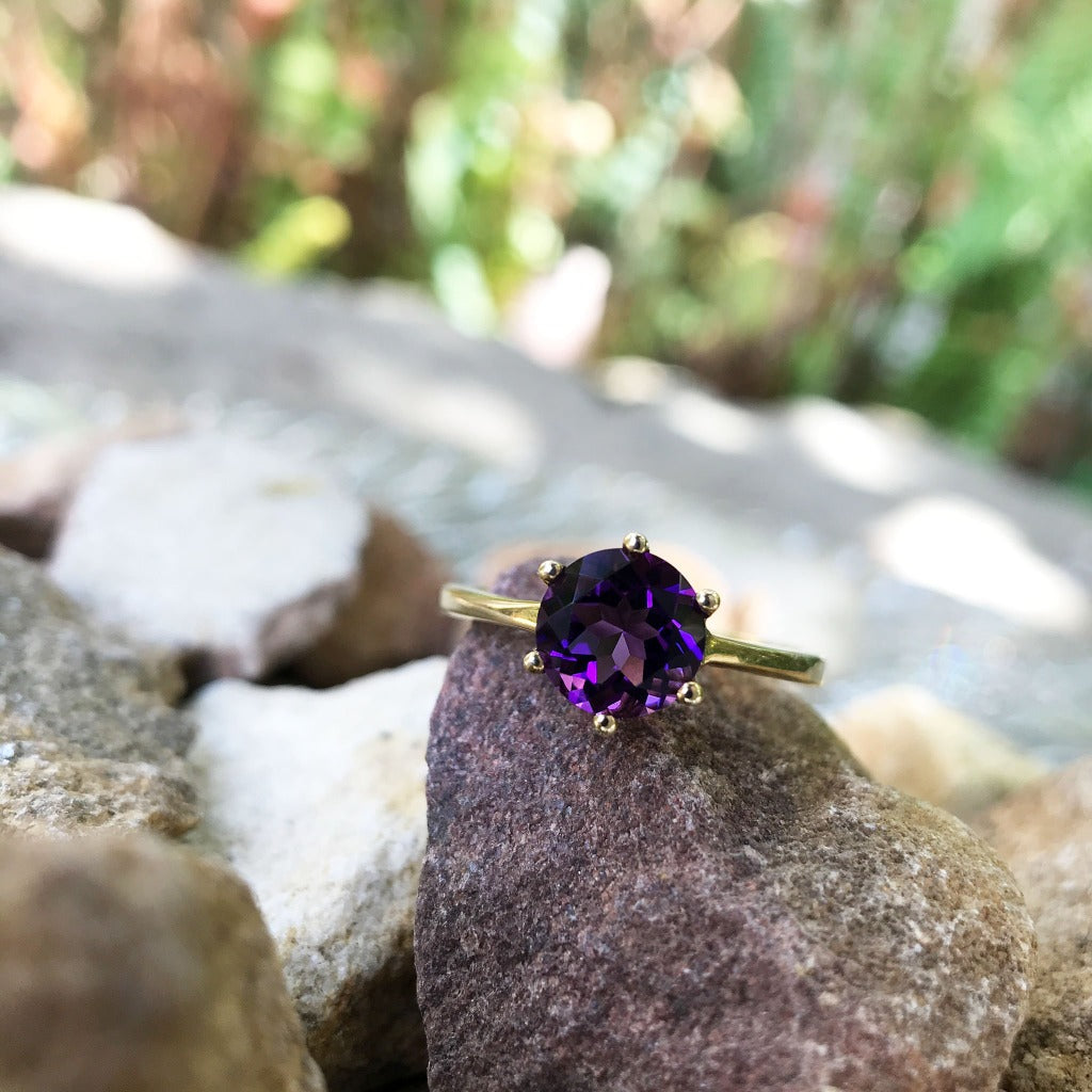 Round Cut Amethyst and Yellow Gold Six Claw Ring