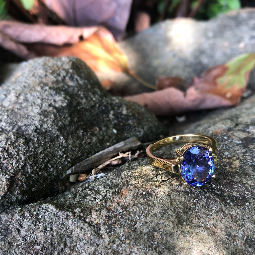 Handcrafted Oval-Cut Tanzanite Solitaire Ring in Yellow Gold