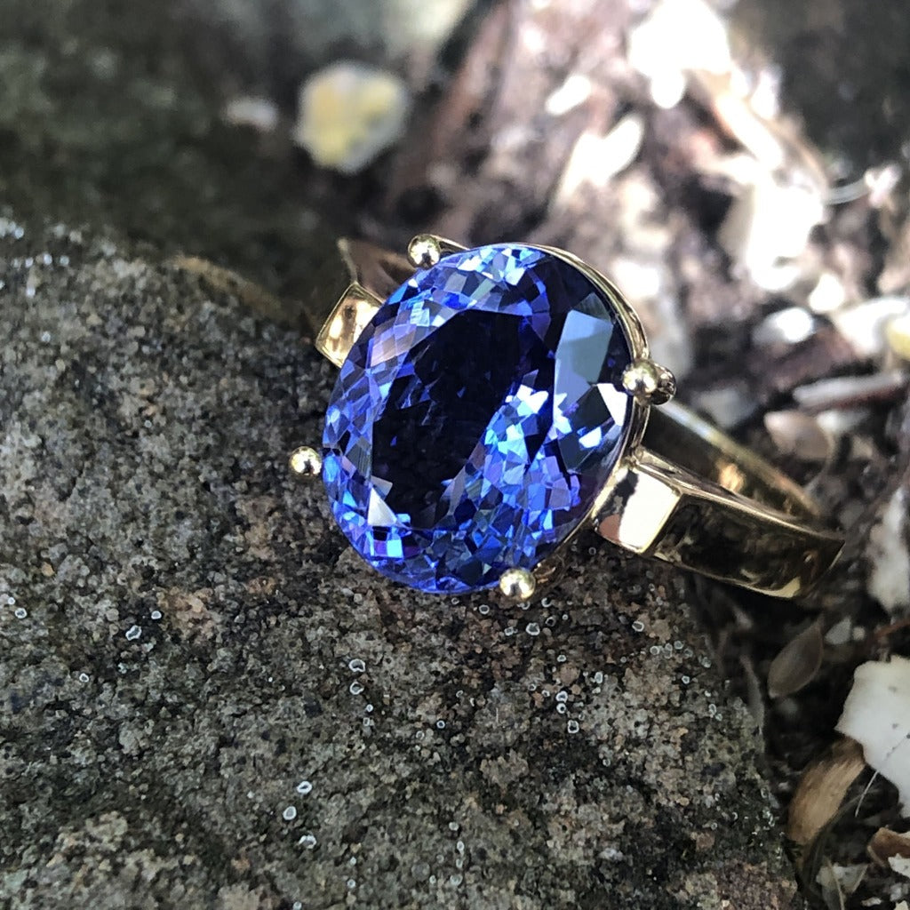 Handcrafted Oval-Cut Tanzanite Solitaire Ring in Yellow Gold