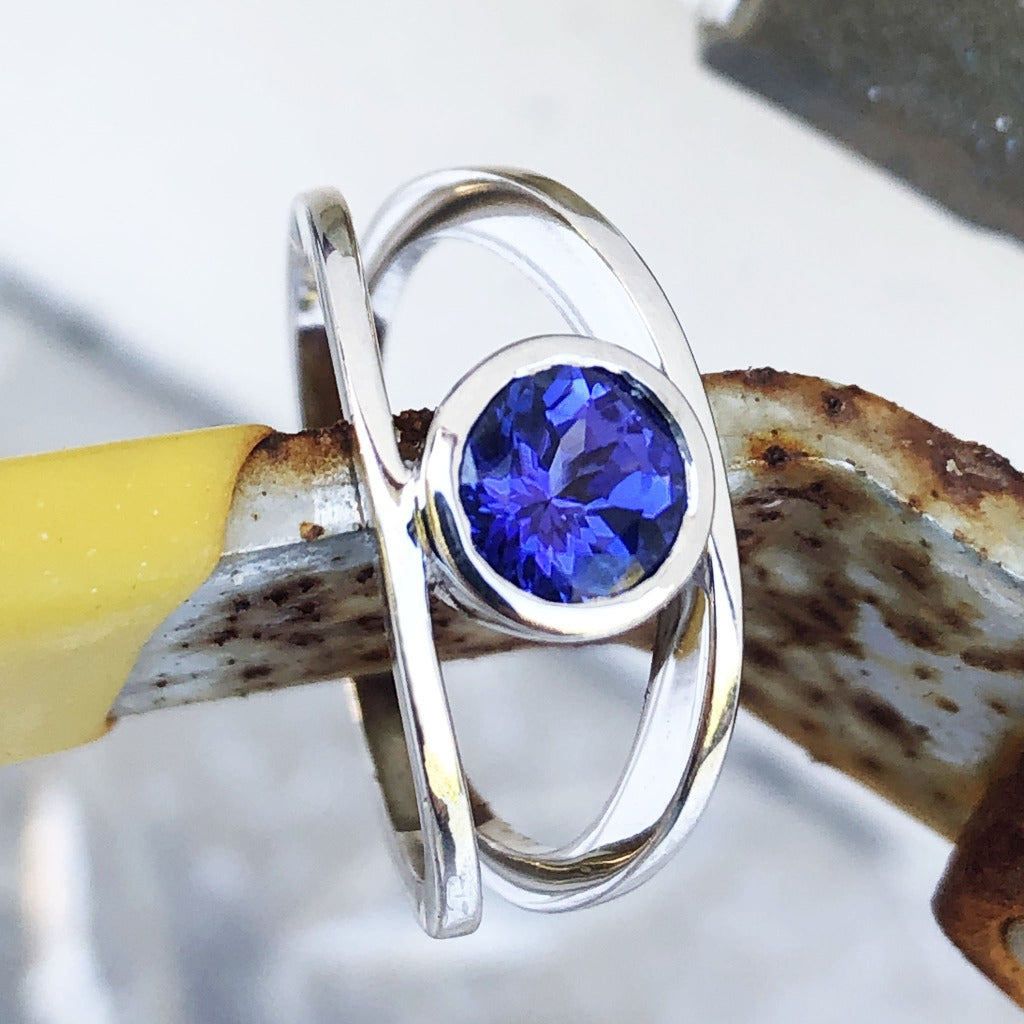 Tube Set Solitaire Tanzanite Set in a White Gold Split Shank Ring